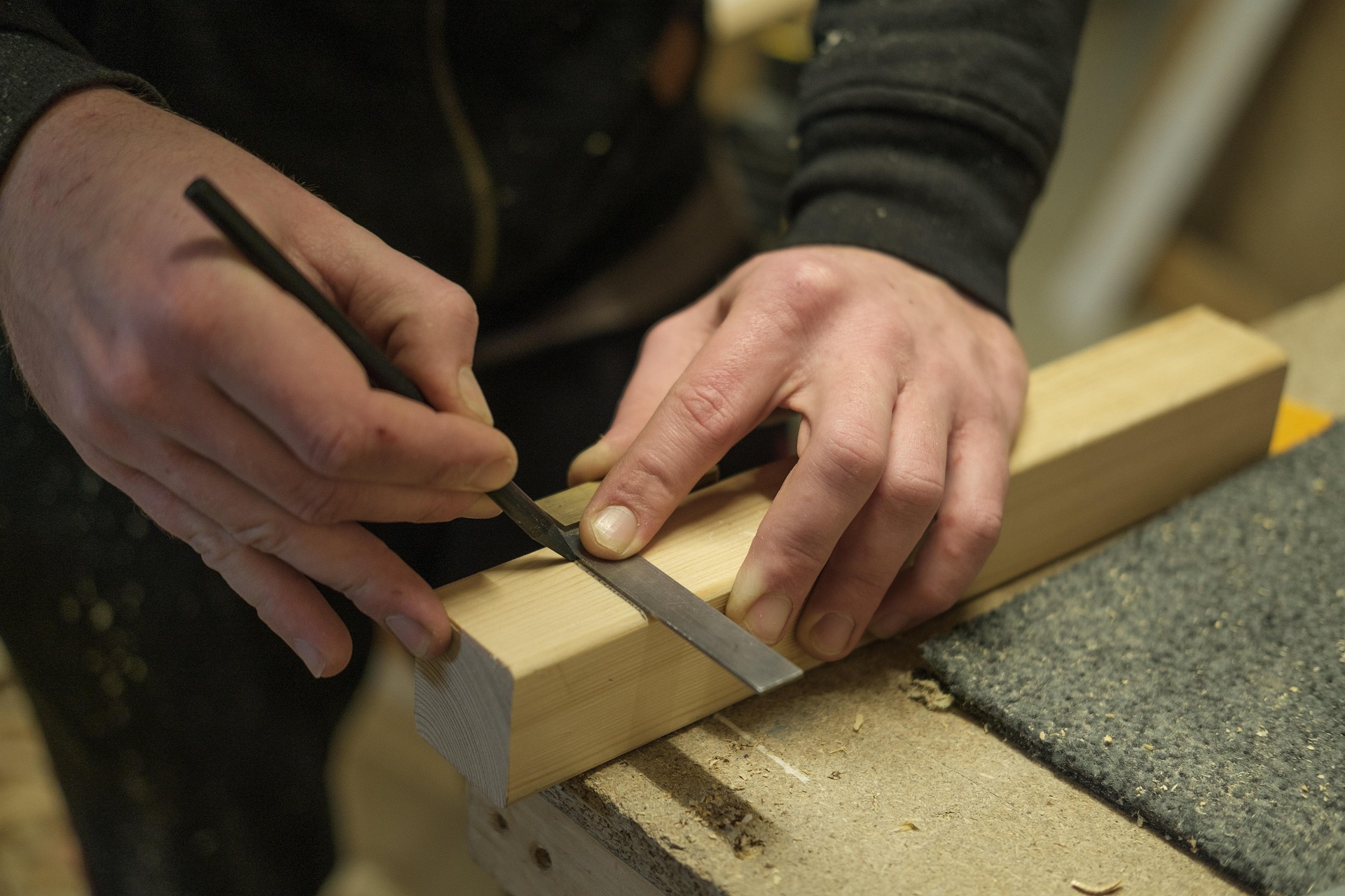 CABINET MAKERS AND AUCTION WALK